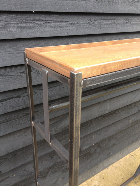 horace bar stool detail